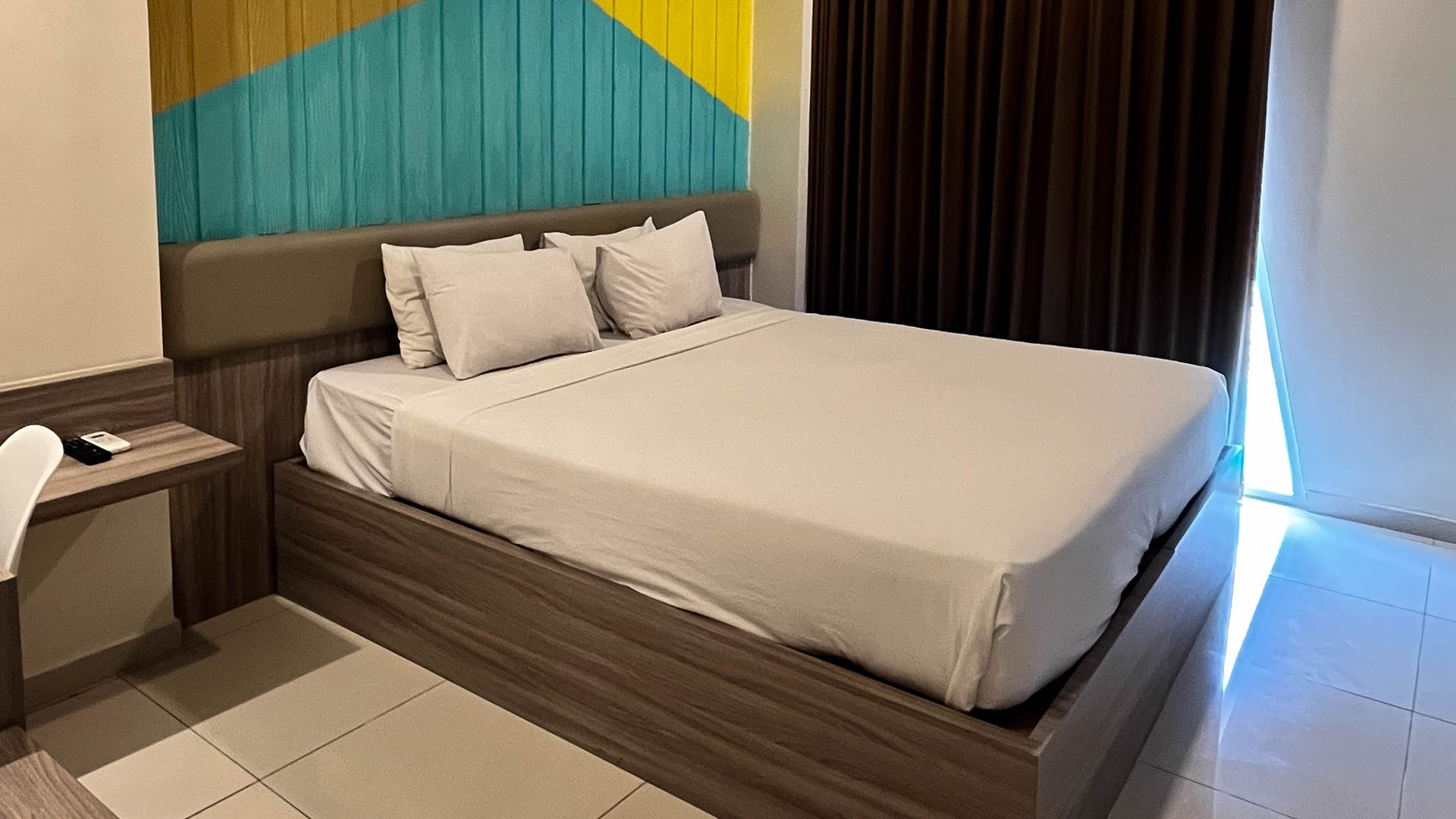 Junior Deluxe Room Single Bed